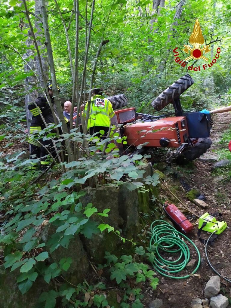 Finisce sotto al trattore a Invorio, soccorso da Vigili del fuoco e 118