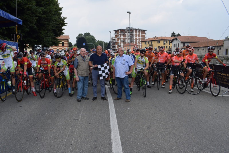 Borgomanero Ciclismo –- Sabato 20 luglio per Juniores — La Piccola Roubaix da Burbanée vinta dal toscano Francesco Della Lunga
