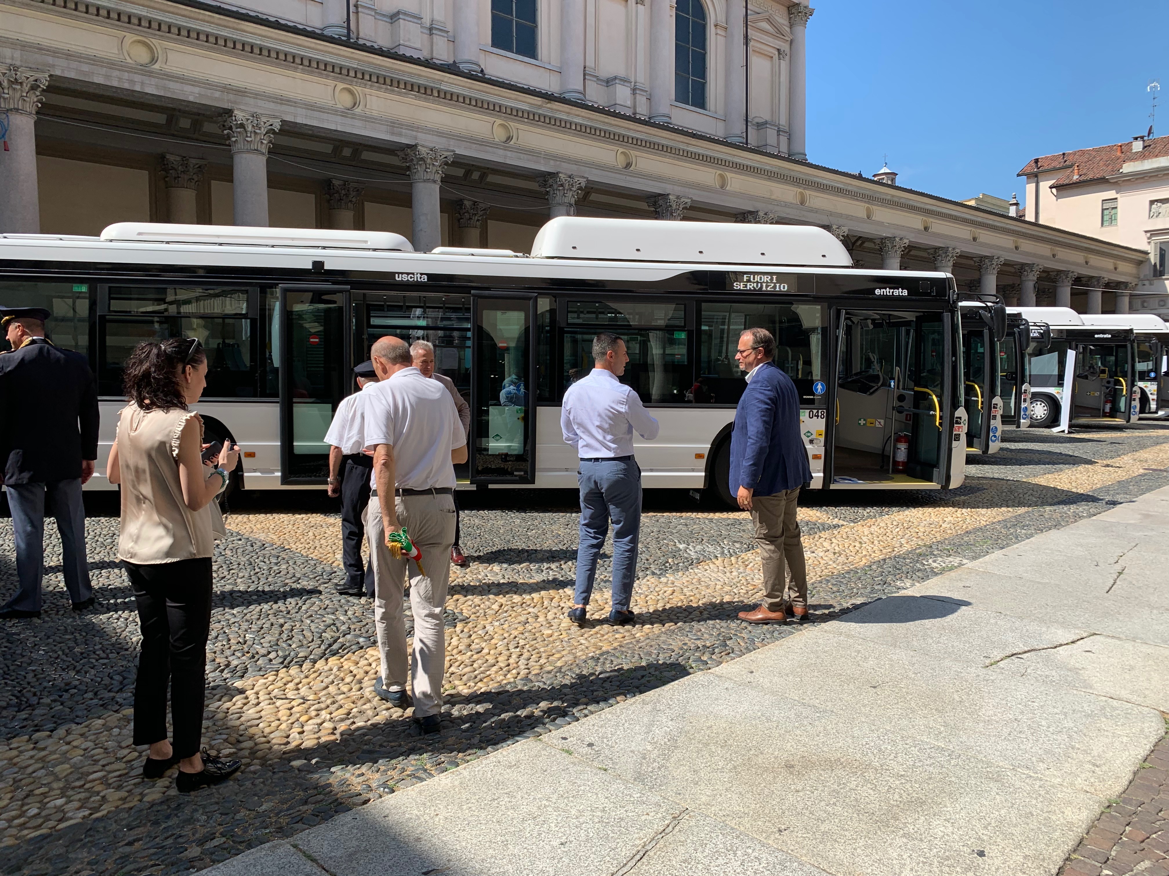 Presentati 7 nuovi pullman a metano della Sun