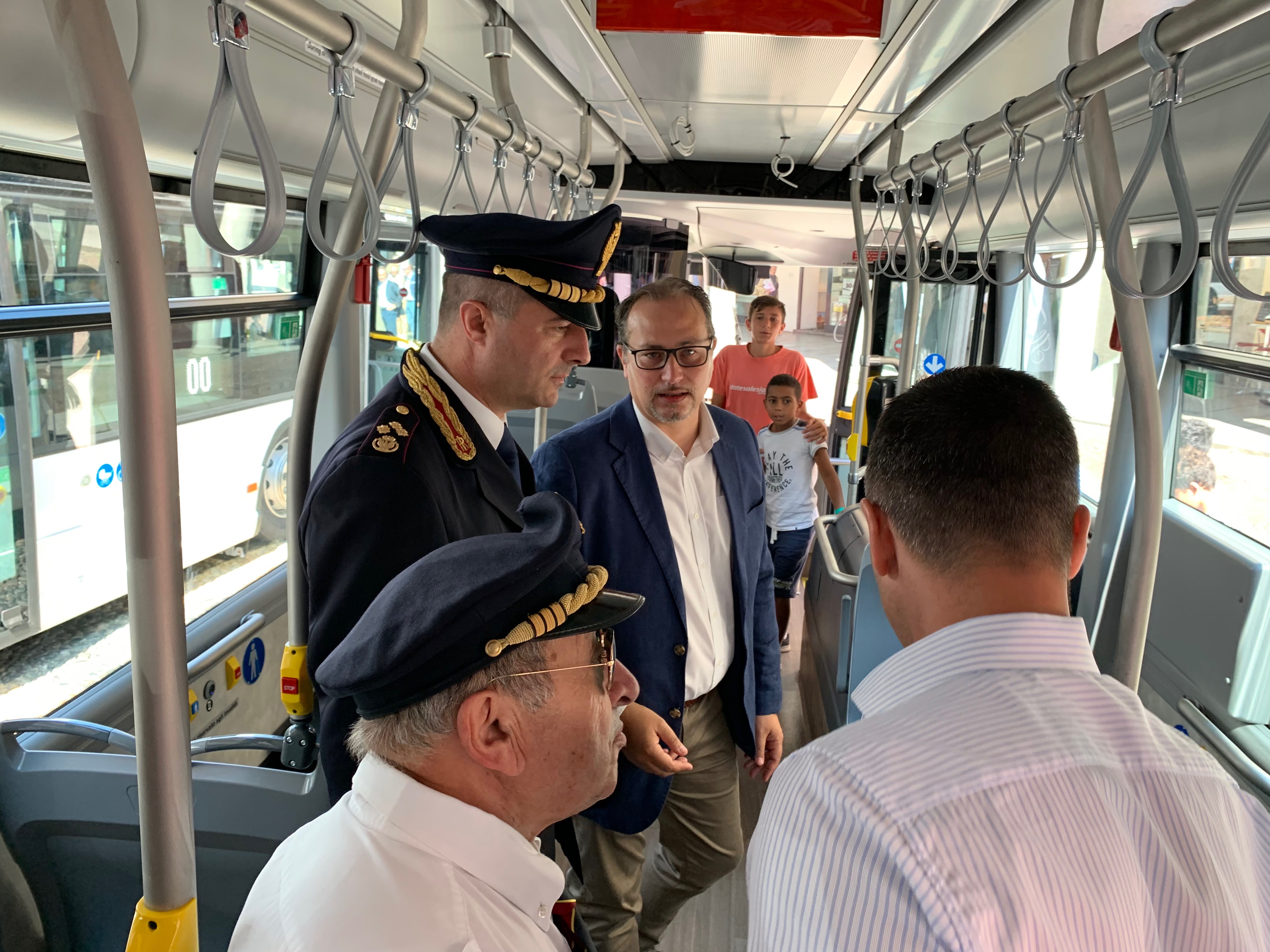 Presentati 7 nuovi pullman a metano della Sun