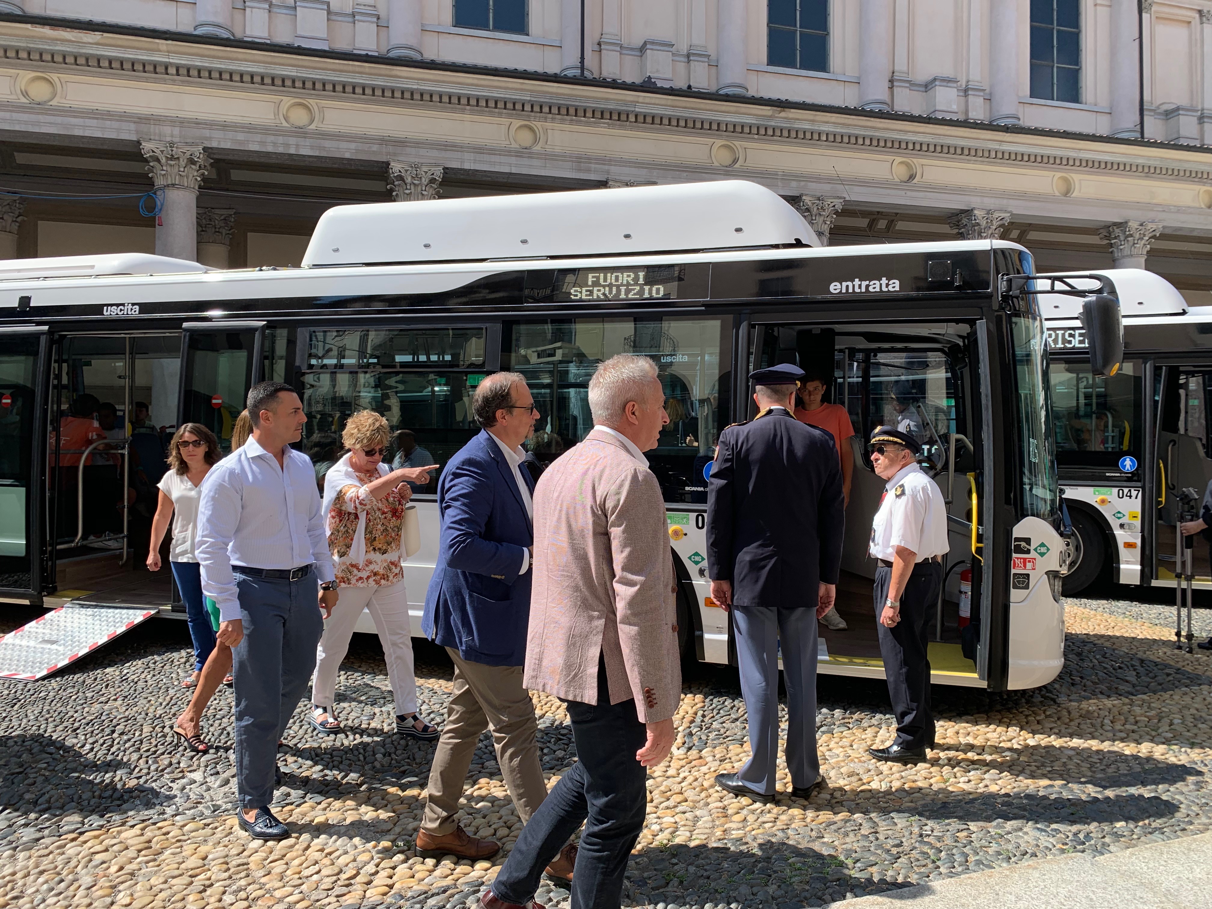 Presentati 7 nuovi pullman a metano della Sun