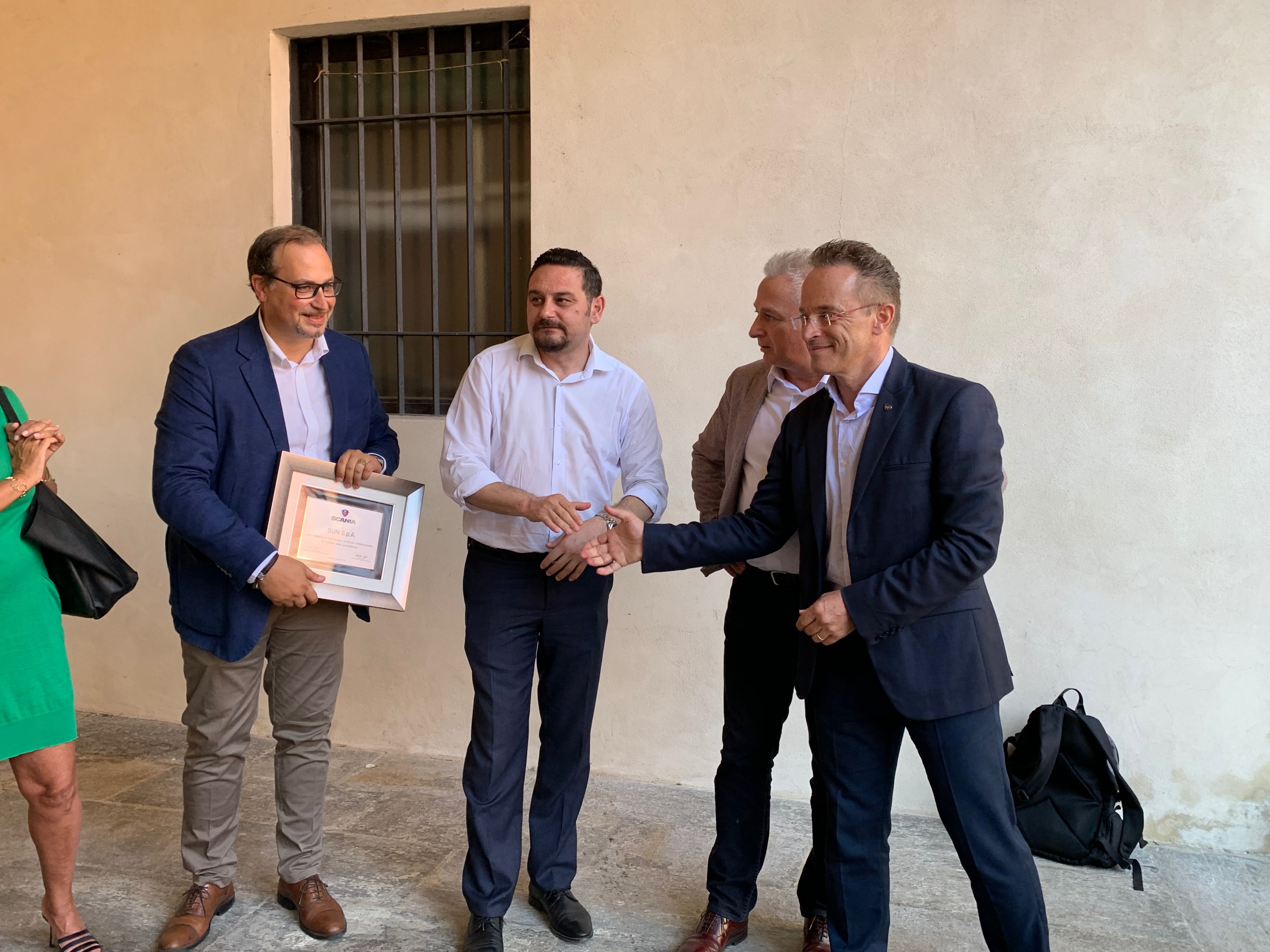 Presentati 7 nuovi pullman a metano della Sun