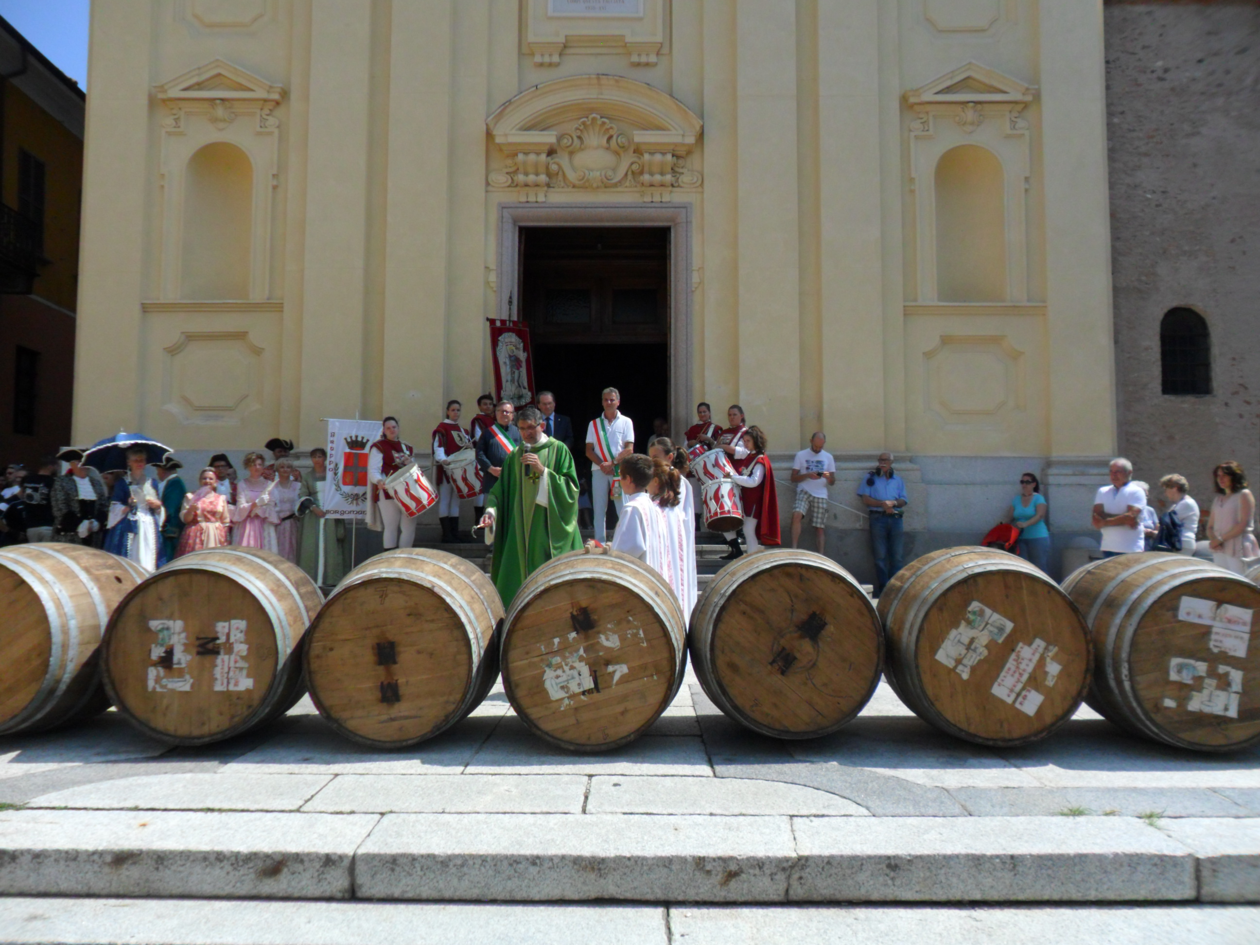 Palio nazionale delle botti a Maggiora, tutti uniti nel ricordo di Giuseppe Fasola