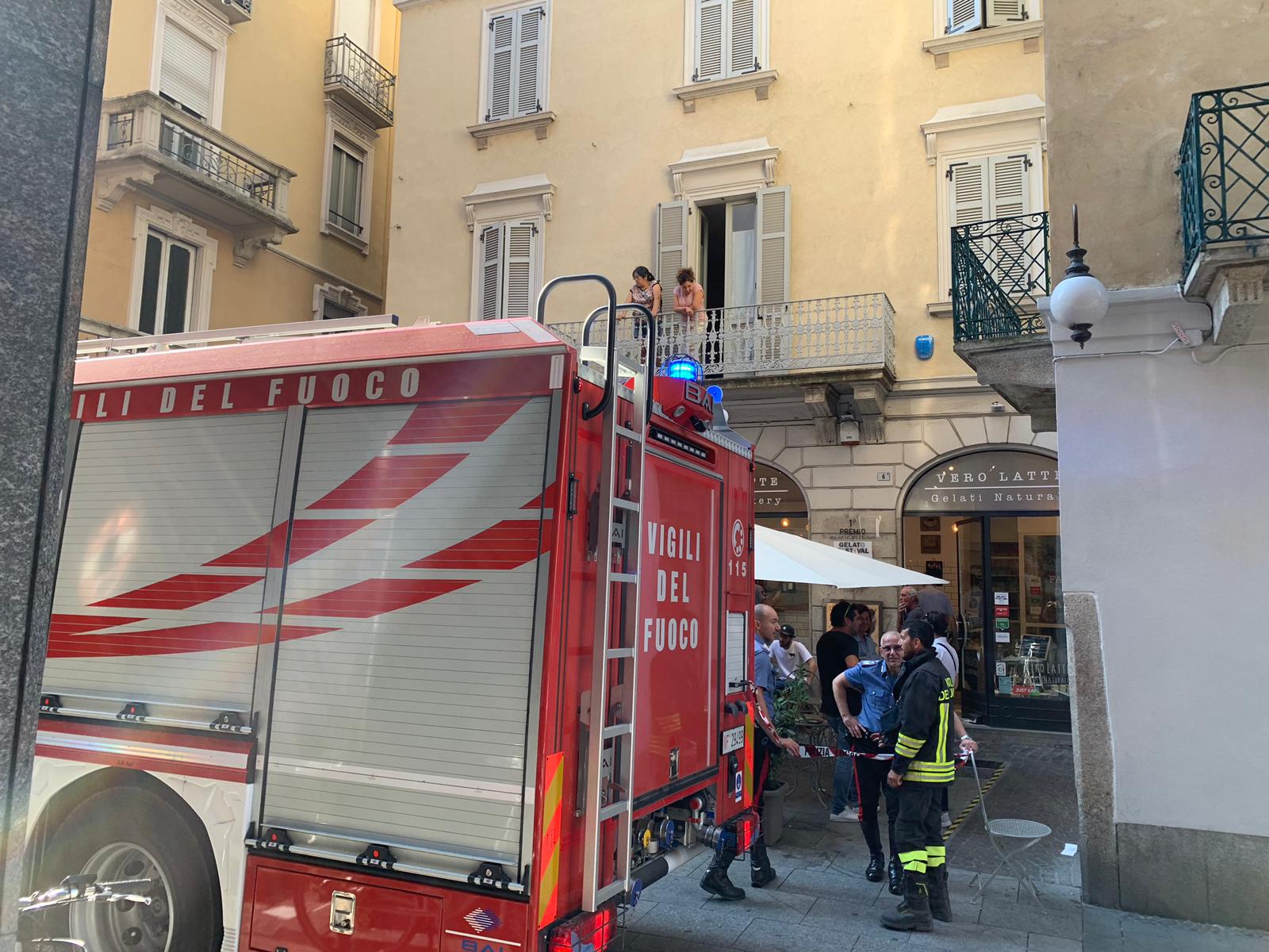 Novara: scoppia il frigorifero di una gelateria in corso Italia