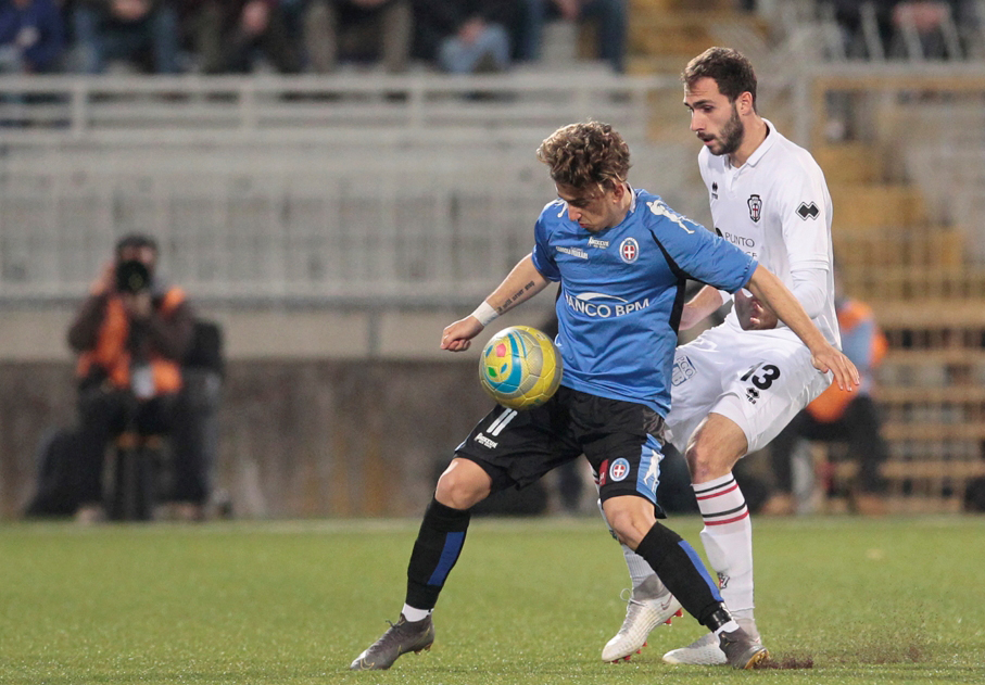 Novara calcio, ufficiale il passaggio di Stoppa alla Juventus. In entrata si attende l’ok definitivo per Bortolussi, Cassandro e Piscitella