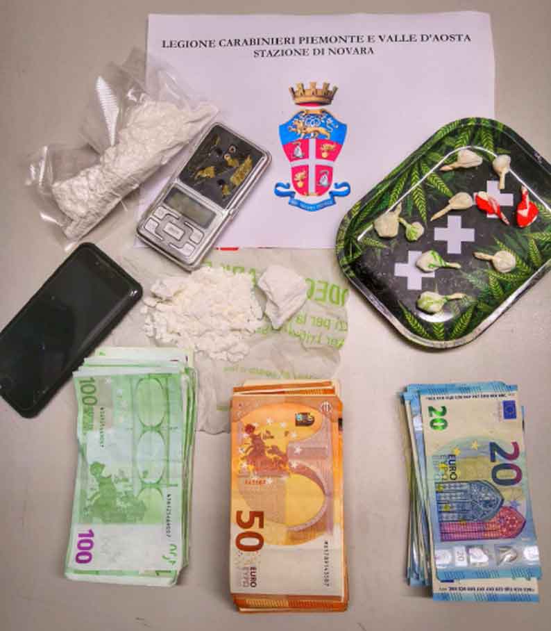 Novara: sorpreso a spacciare droga, in manette 23enne