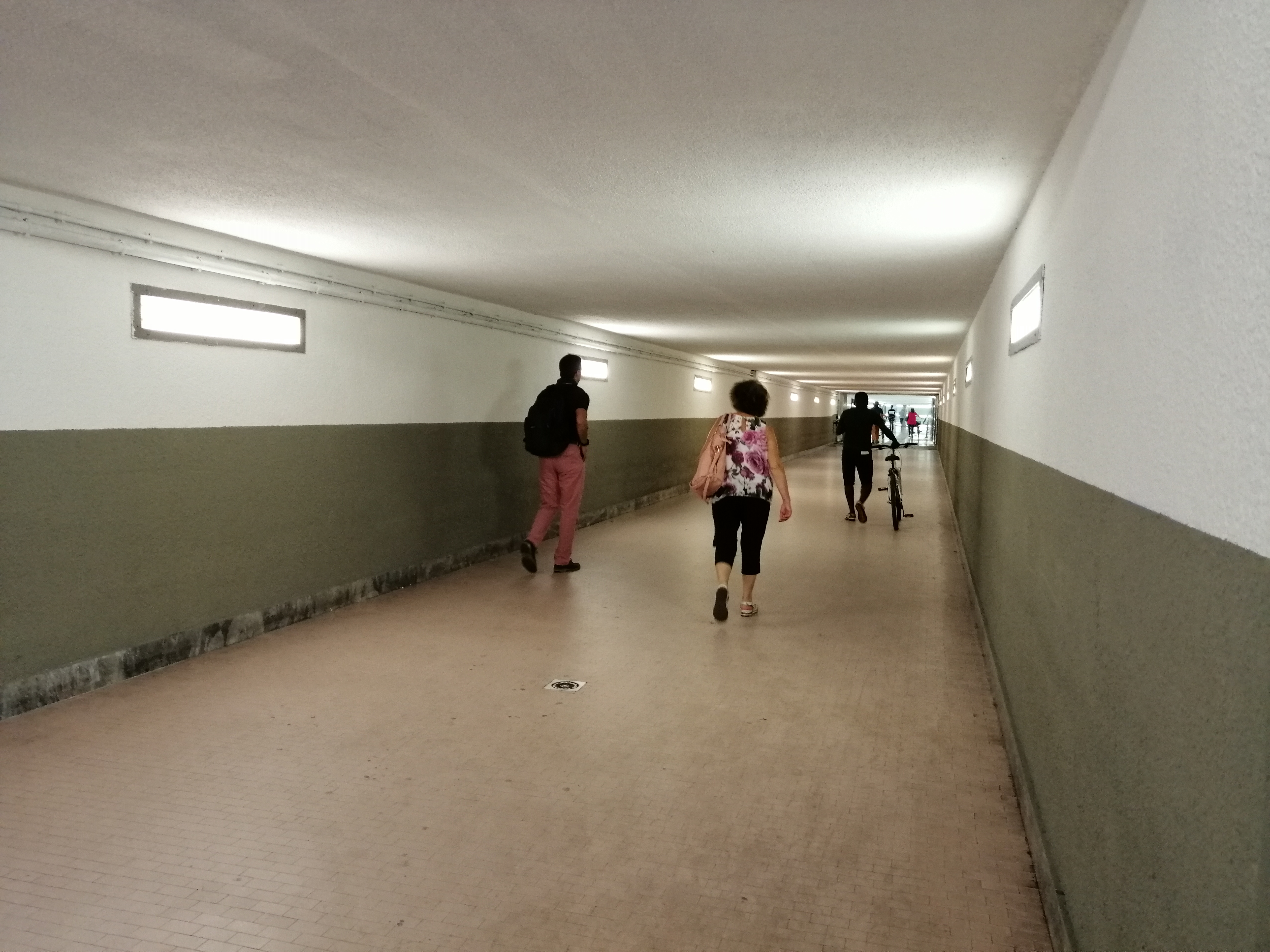 Stazione: bando Rfi per riportare bar e negozi