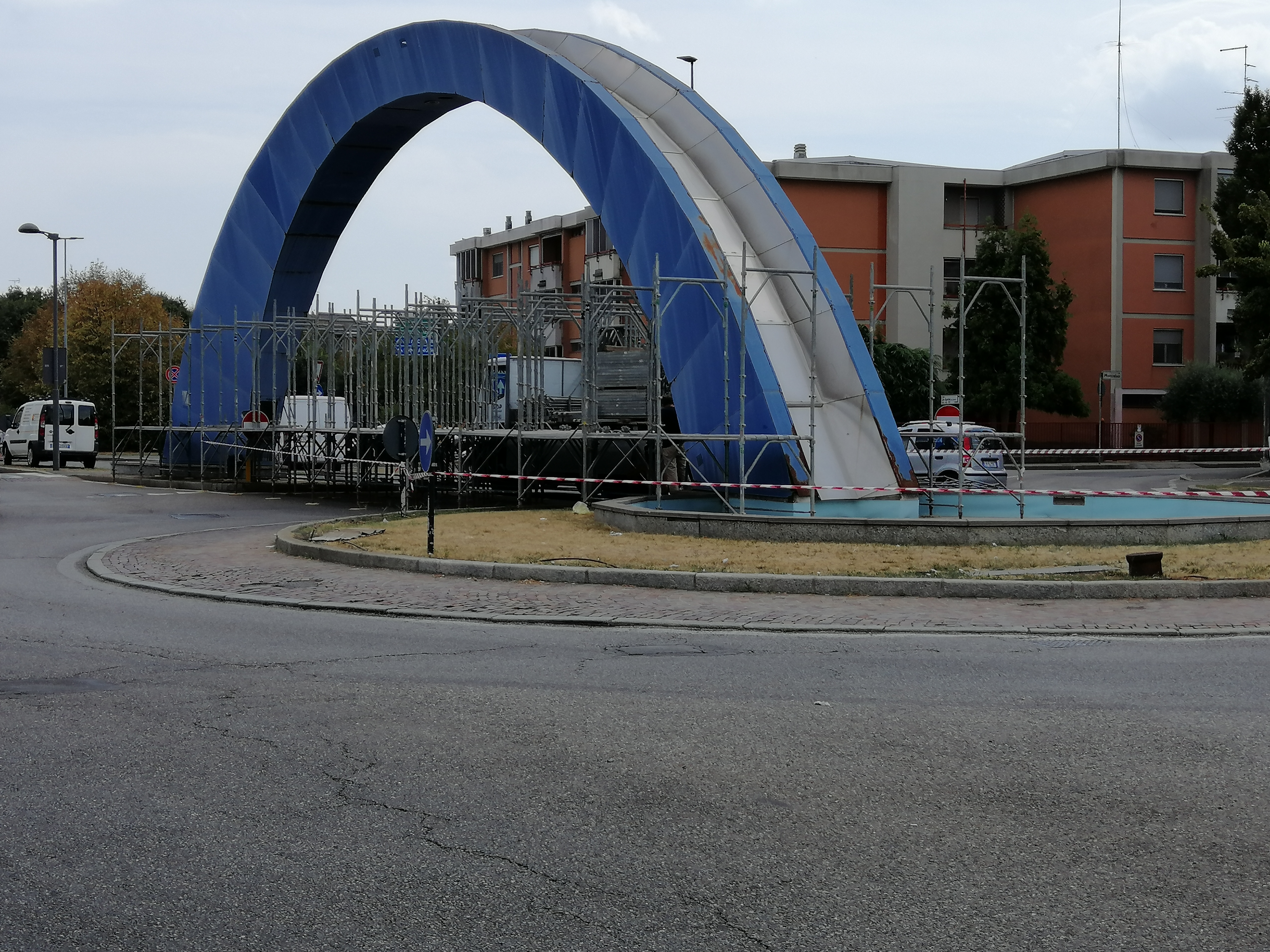 Partiti i lavori all’arco della rotonda Alessia Mairati