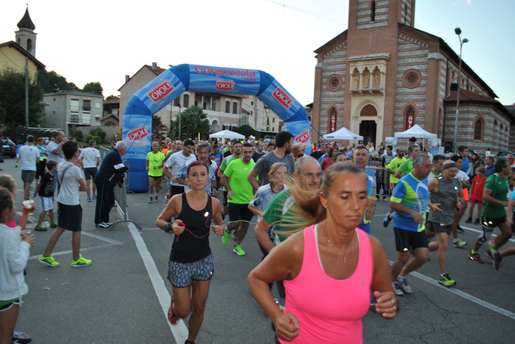 Santo Stefano di Borgomanero — La Stravarganbas di podismo a favore dell’Unione genitori italiani contro il tumore dei bambini).