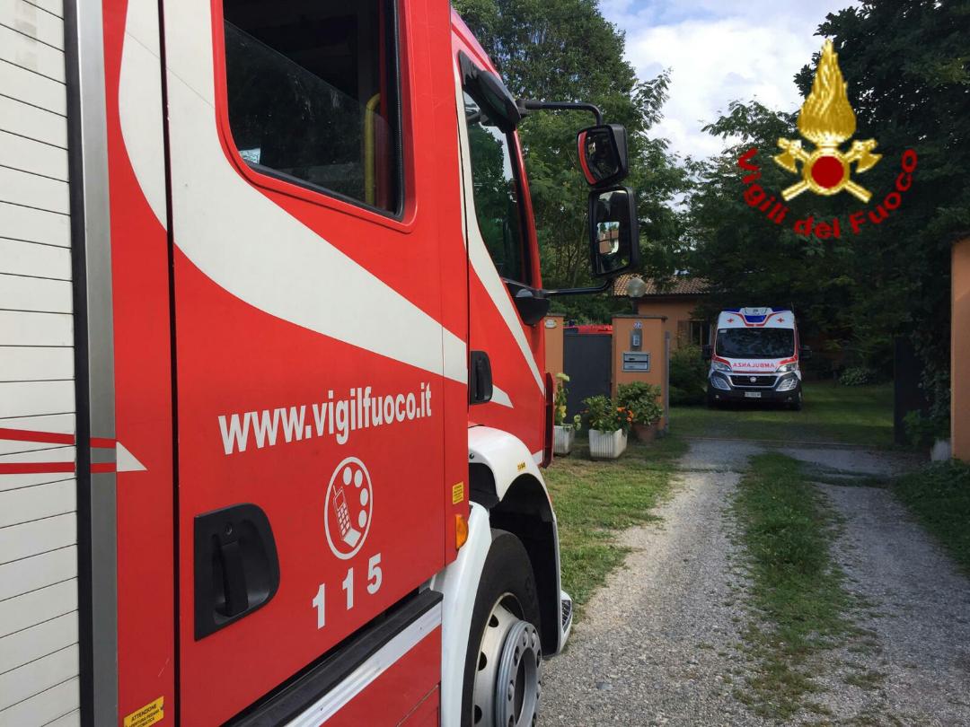 A Castelletto Ticino, pensionato muore schiacciato da una pianta