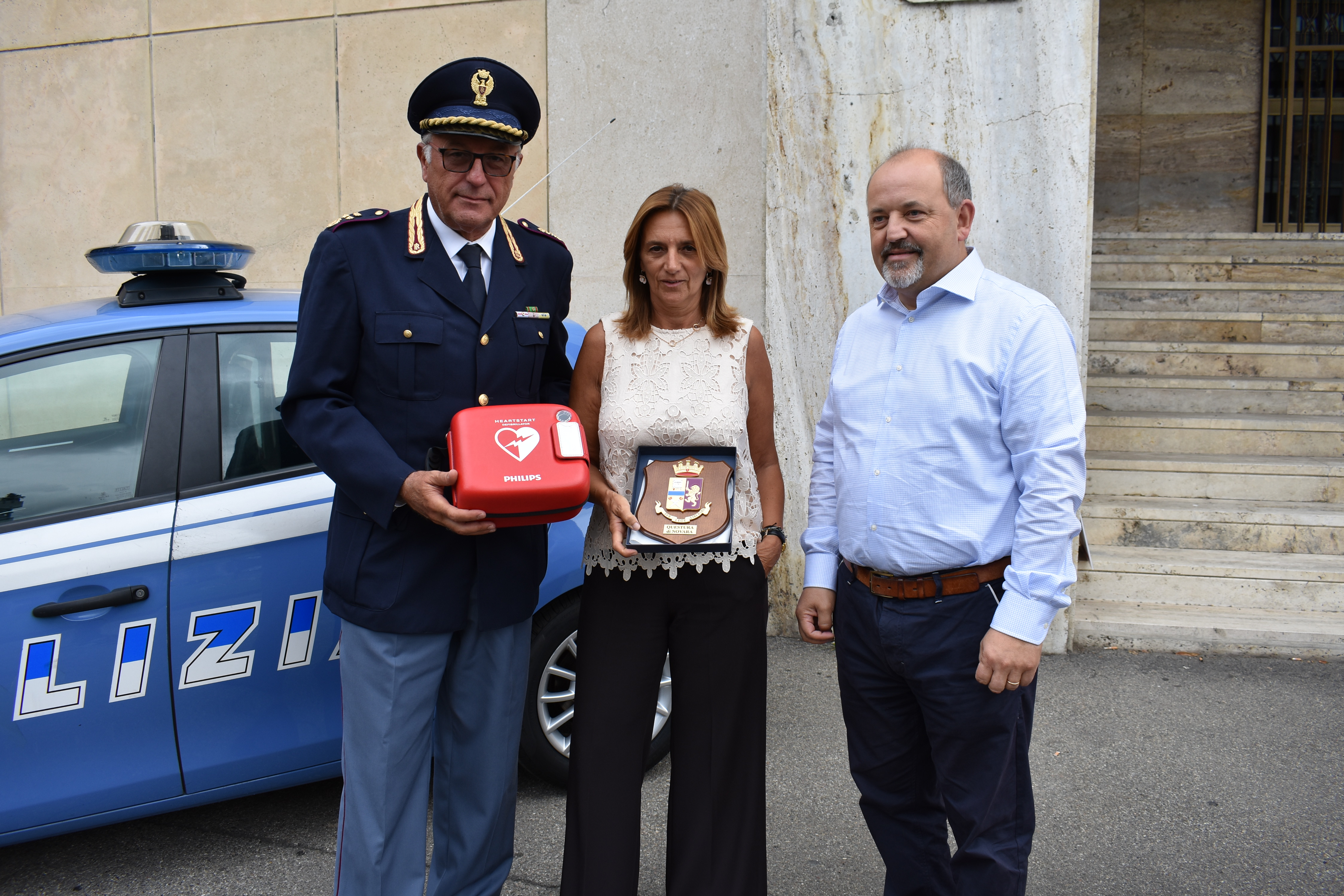 Un defibrillatore in uso sulle Volanti della Polizia