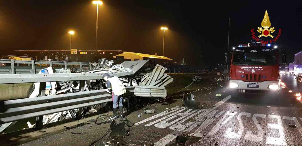 Biandrate: incidente in A4 tra due mezzi pesanti