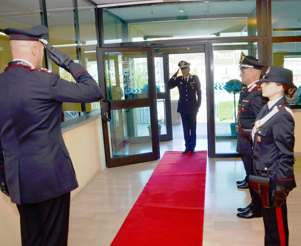 Il generale dell’Arma, Aldo Iacobelli, in visita a Verbania