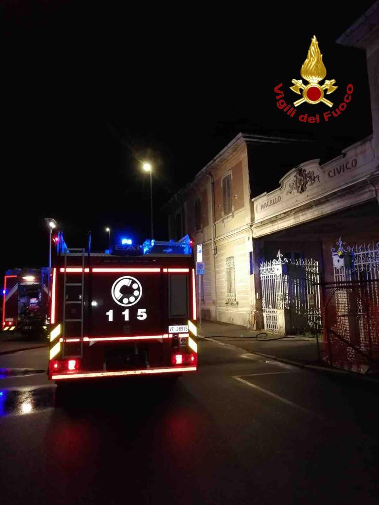 Fiamme all’alba all’ex macello di piazza Pasteur