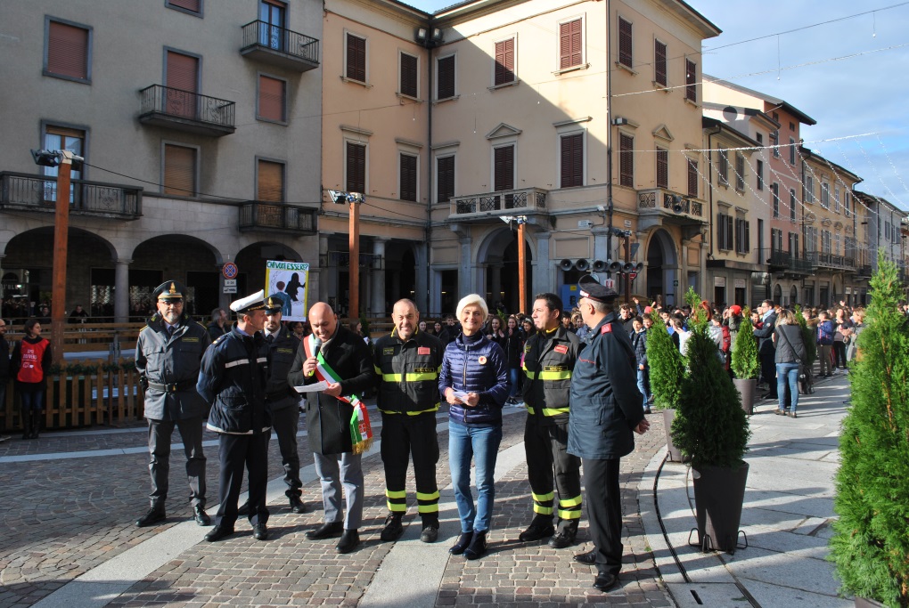 Borgomanero Flashmob young – In piazza Martiri alle 12 di lunedì 25 novembre Educare alle emozioni per amare davvero