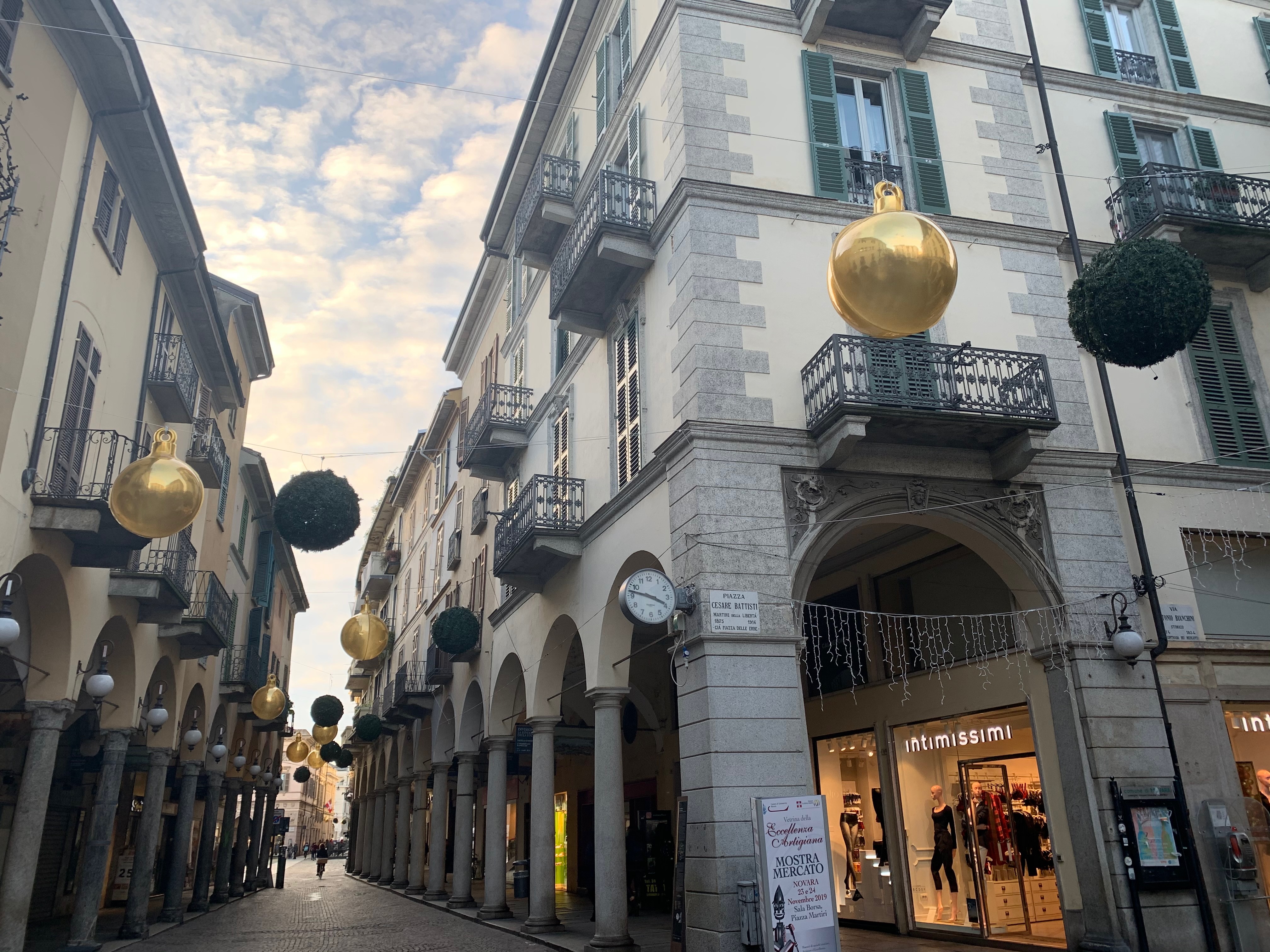 Natale, a Novara dal 1° dicembre si accendono le luminarie. Ricco il programma di iniziative