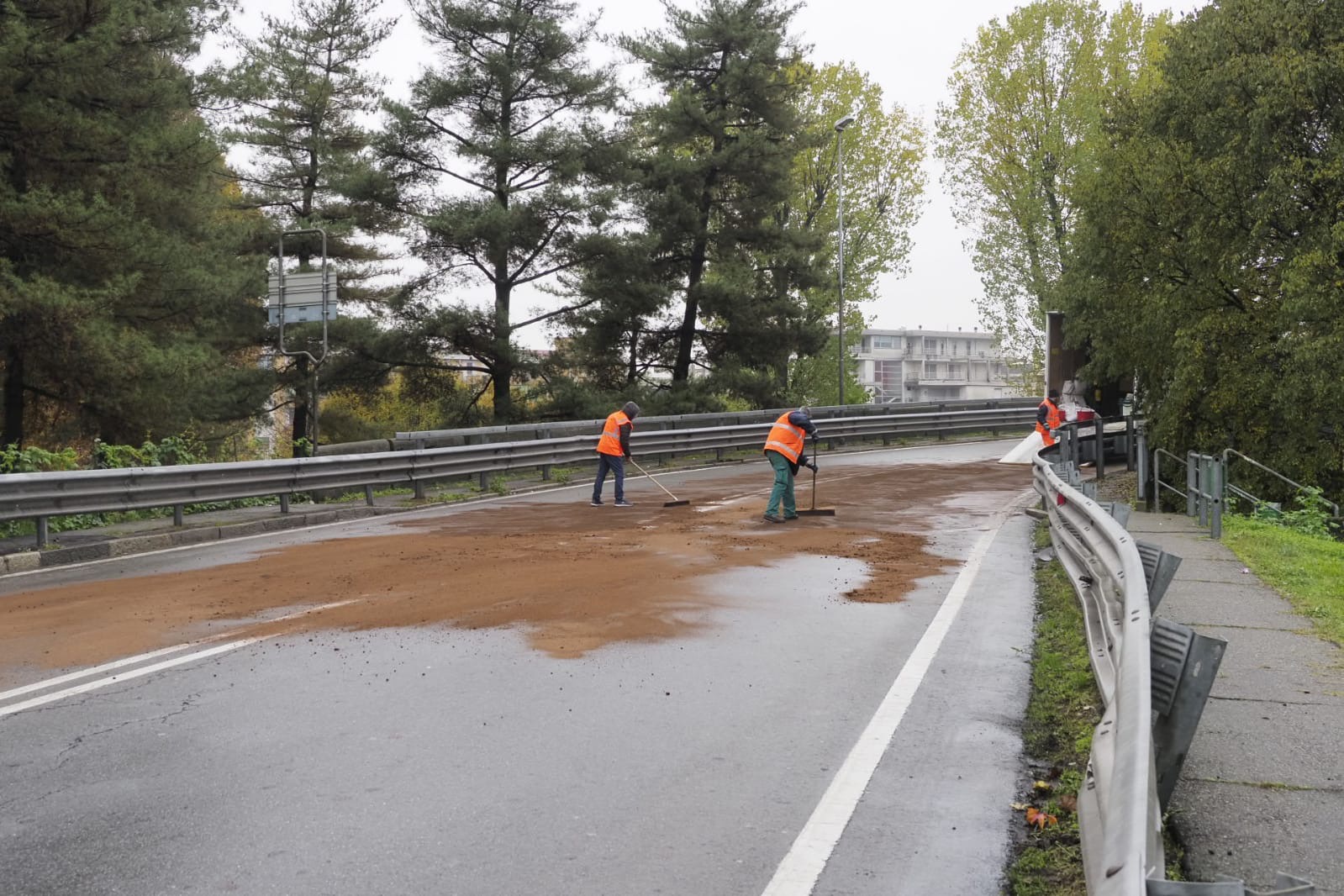 A Novara traffico in tilt per il cavalcavia di San Martino chiuso per un incidente
