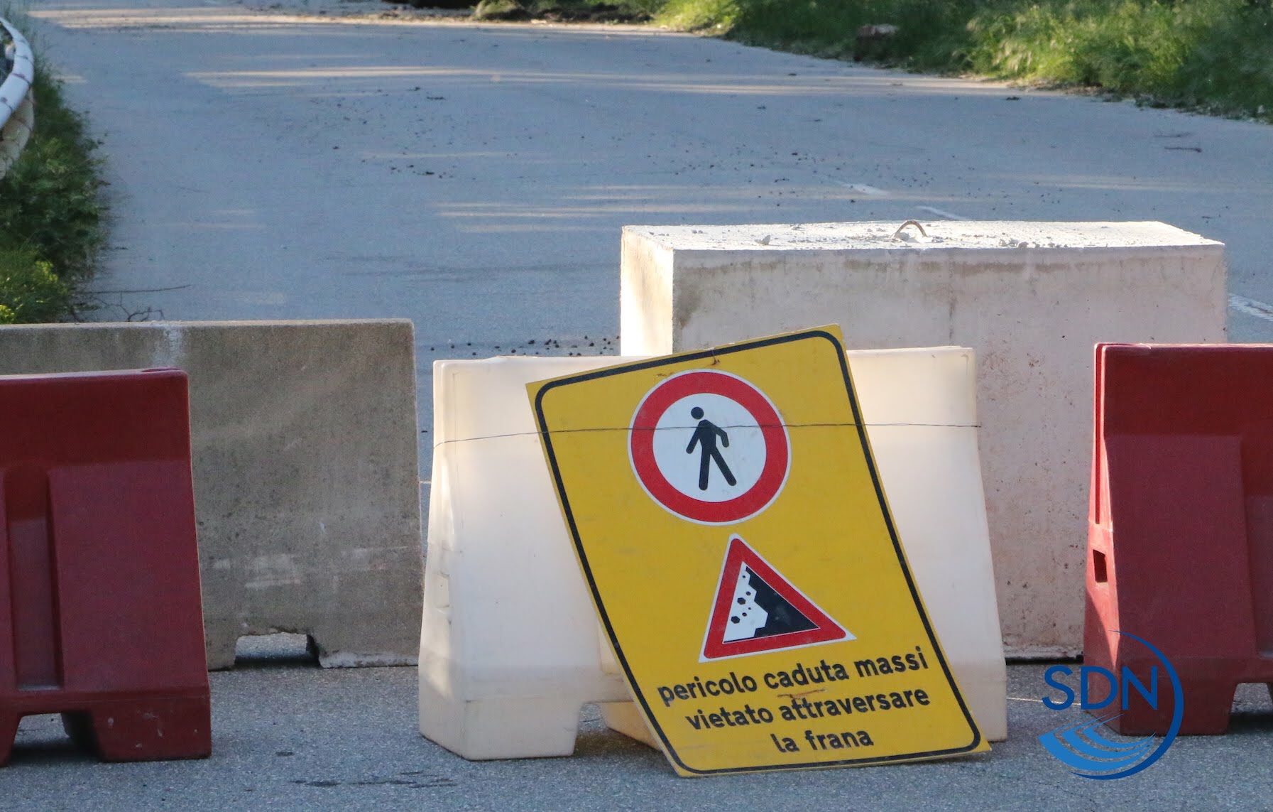 Massi caduti sulla Ss34, chiusa la strada tra Verbania e Fondotoce