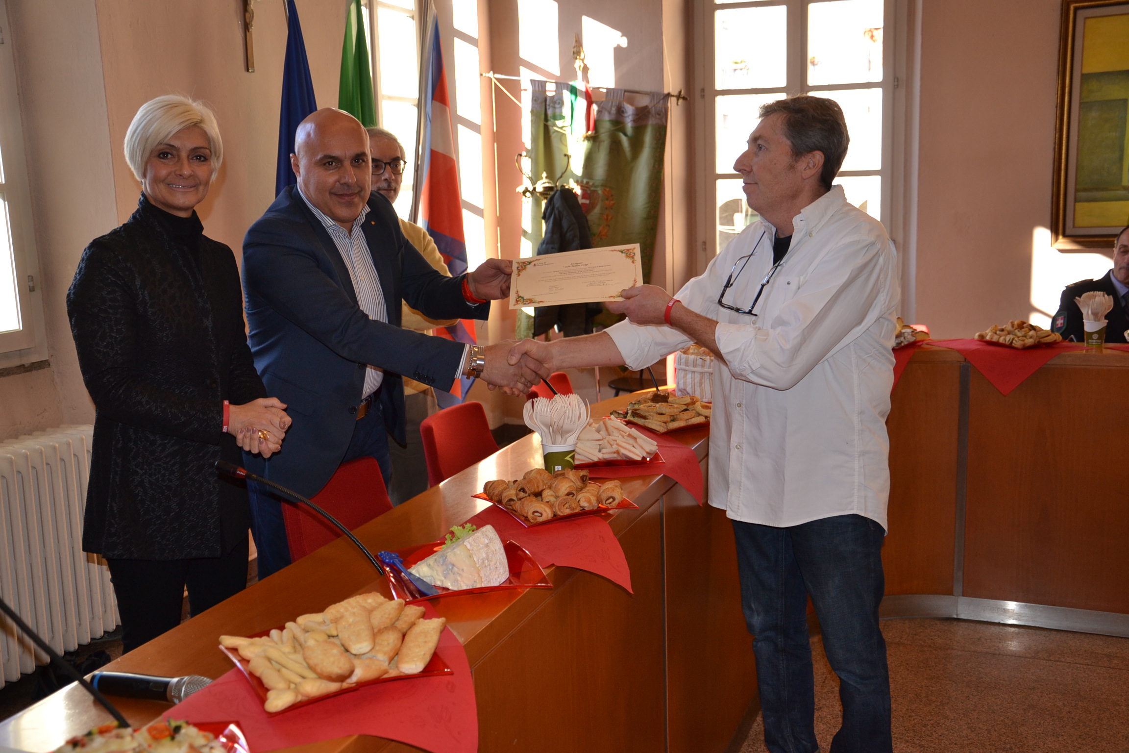 Borgomanero- Municipio: scambio di auguri con riconoscimenti