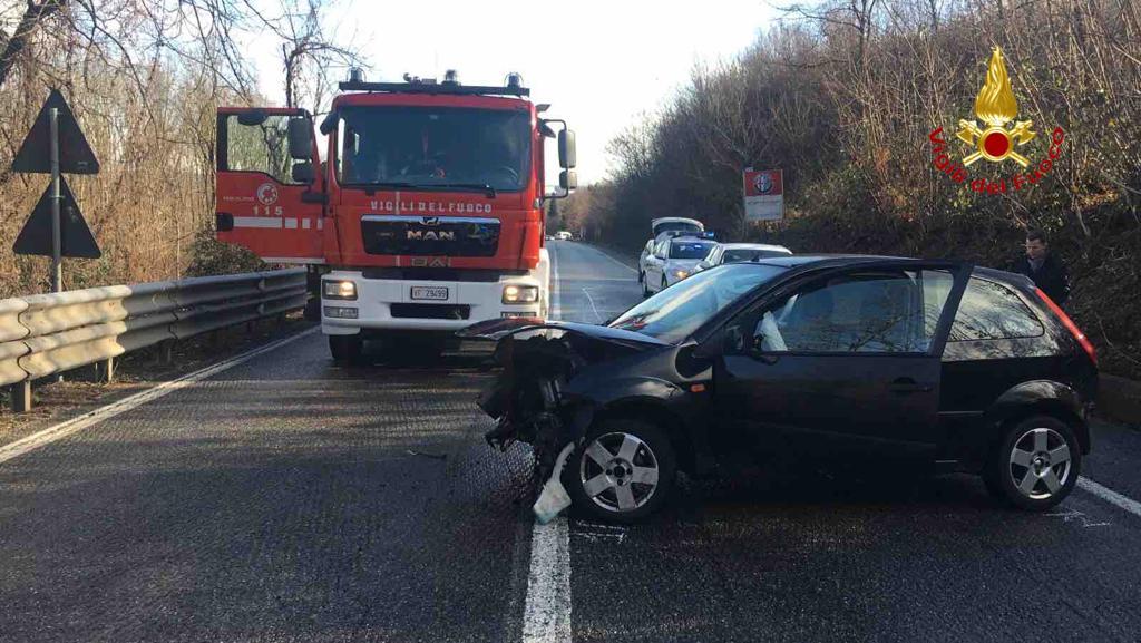 Scontro frontale tra due auto a Cureggio