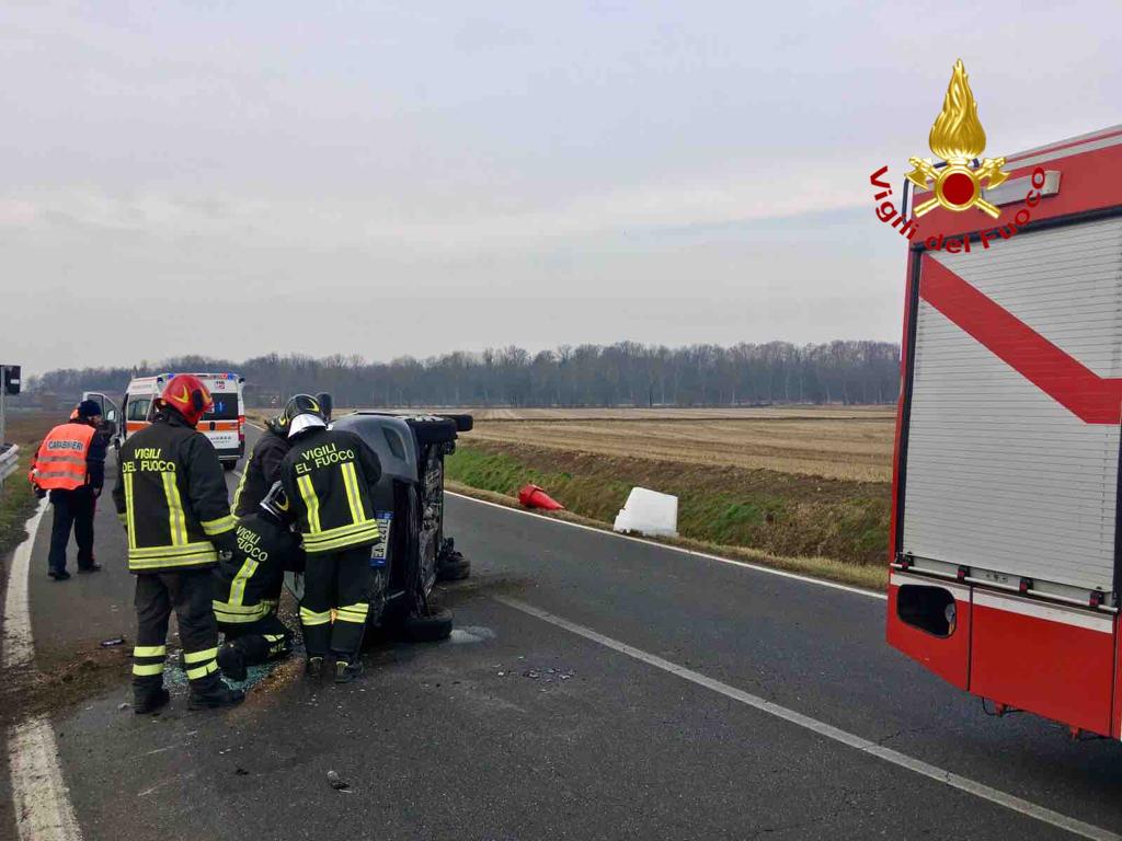 Si ribalta con l’auto a Proh, lievi ferite per una giovane