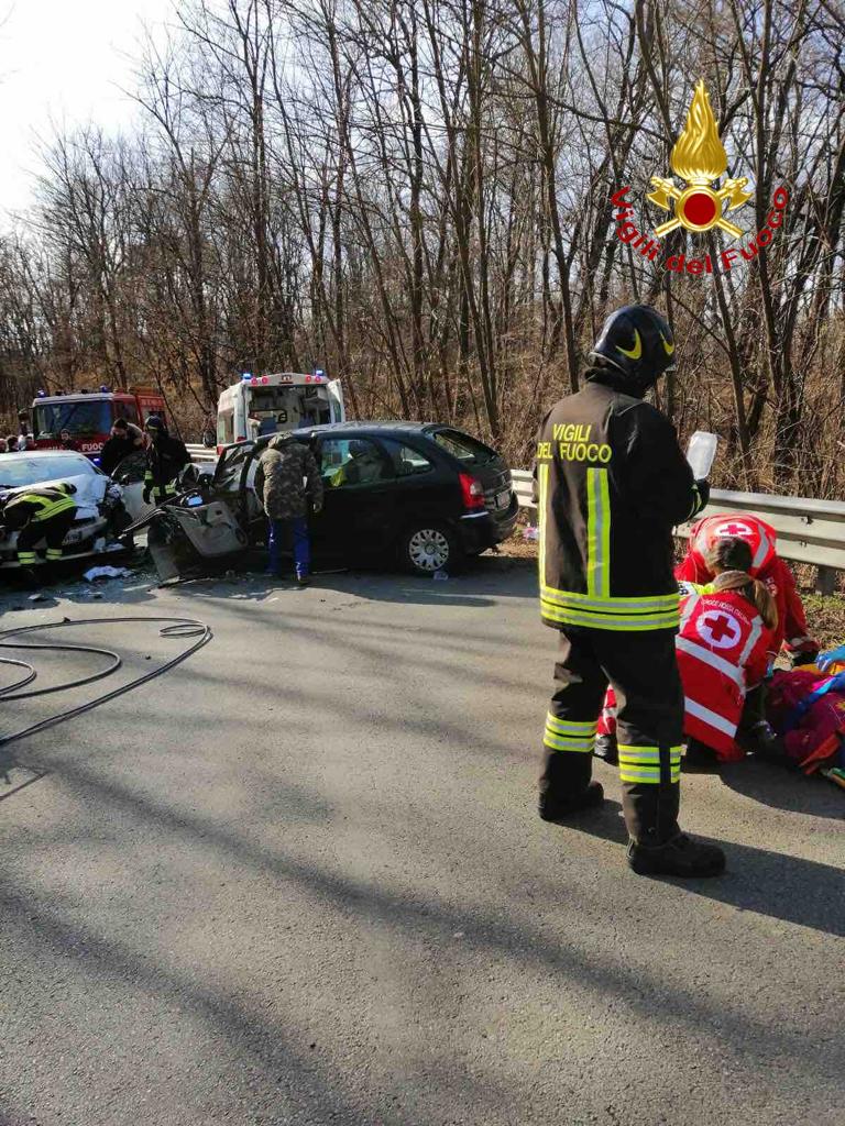 Ghemme: incidente tra due auto