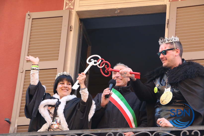 A Cannobio al via il Carnevale ambrosiano con la consegna delle chiavi ai reali (fotogallery)