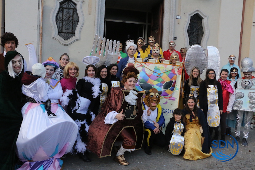 Il Carnevale dei ragazzi a Ornavasso da “favola” (fotogallery)
