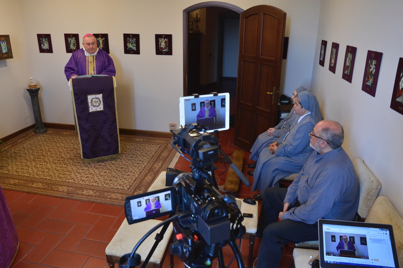 Nella Messa in streaming, il vescovo annuncia la preghiera davanti alla Madonna di Re