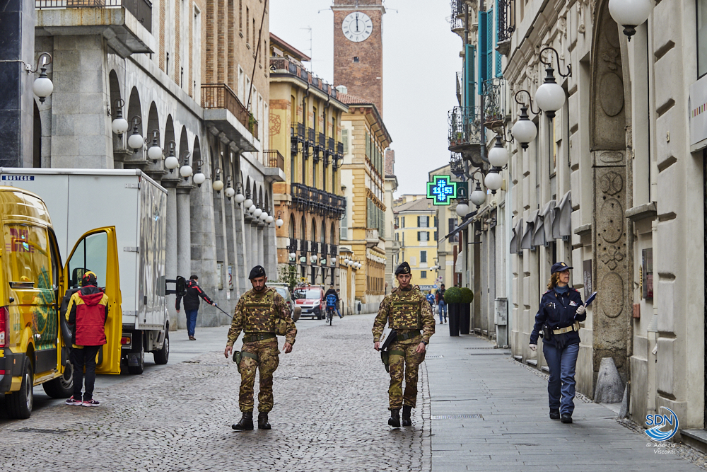 Coronavirus: Novara tra controlli con i militari, città deserta e ritmi rallentati (foto gallery)
