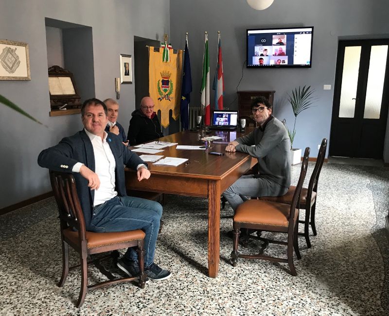 Omegna, la giunta comunale si fa on line