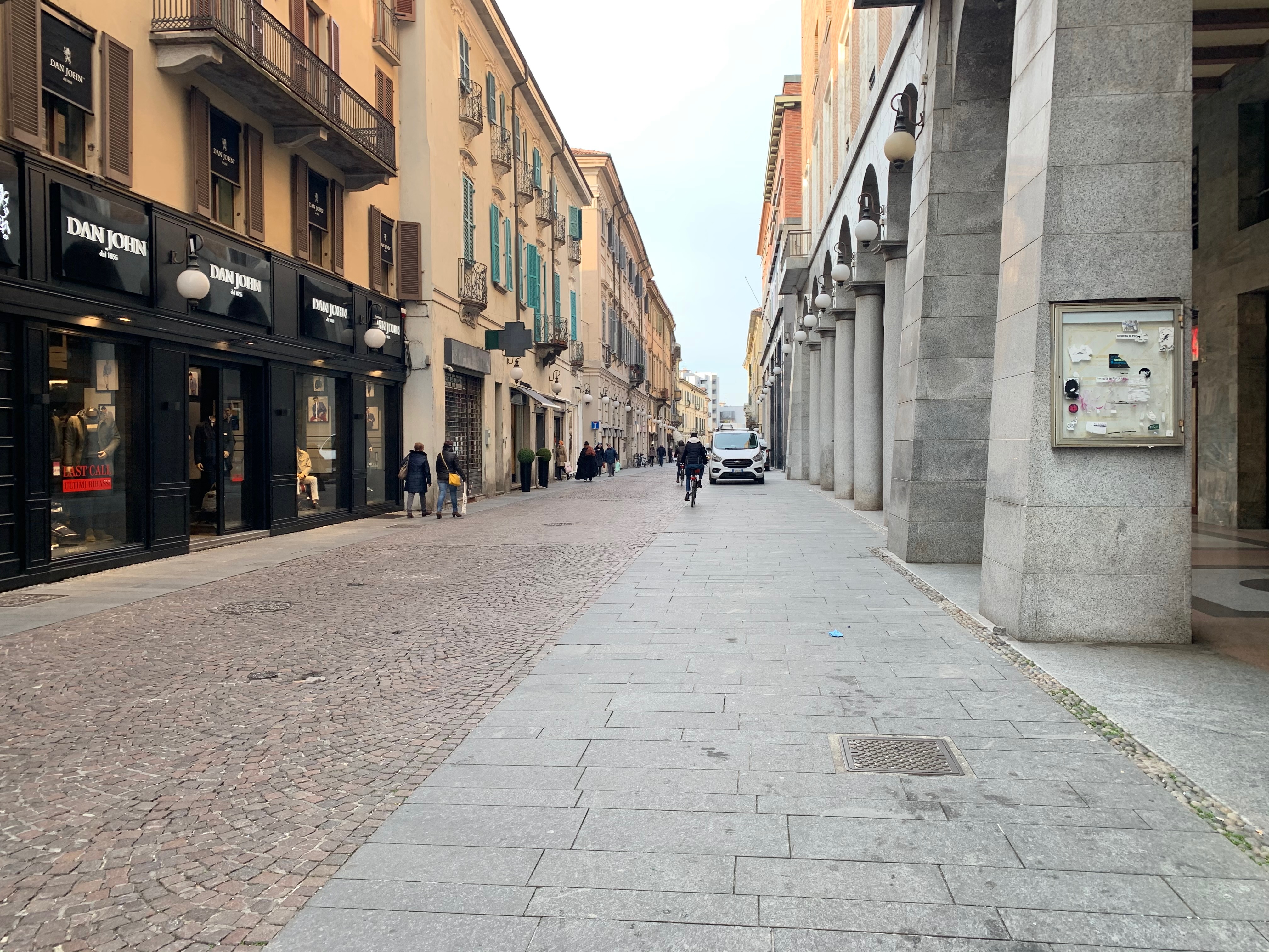 Coronavirus, centro di Novara vuoto. Novaresi responsabili