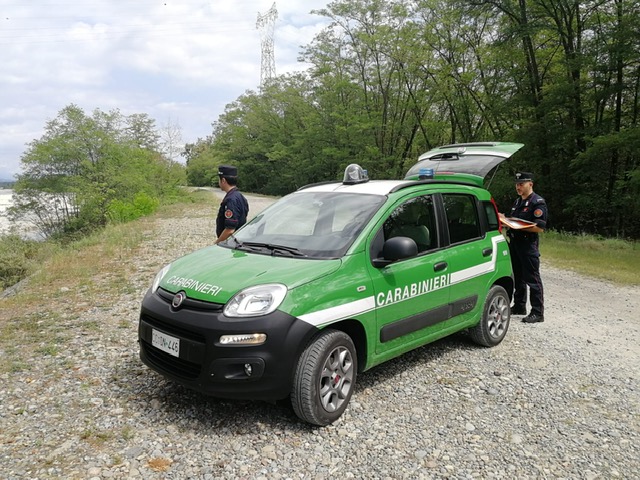 Bellinzago: brucia rifiuti, viene scoperto e denunciato dai Carabinieri forestale