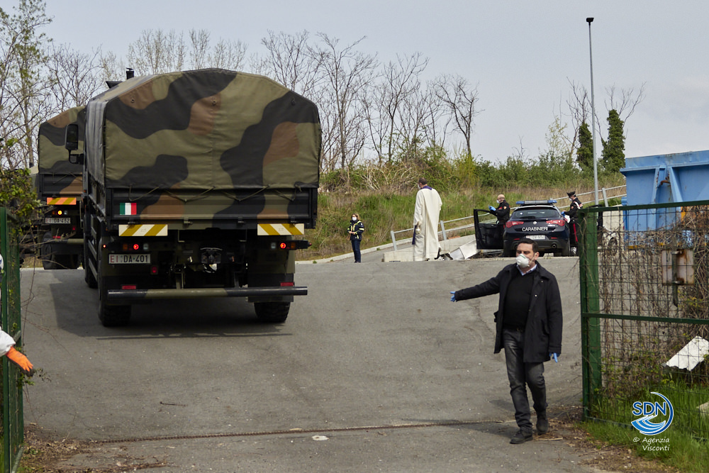 Novara in preghiera accoglie i morti di Bergamo