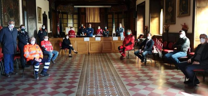 Arona, in distribuzione le mascherine alle famiglie