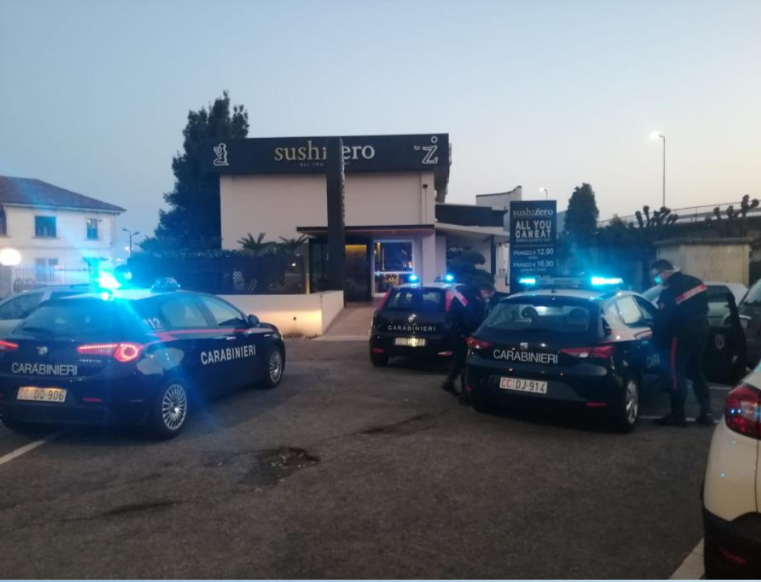 Coronavirus: i Carabinieri di Verbania sorprendono proprietario e dipendenti all’interno di un locale di Intra