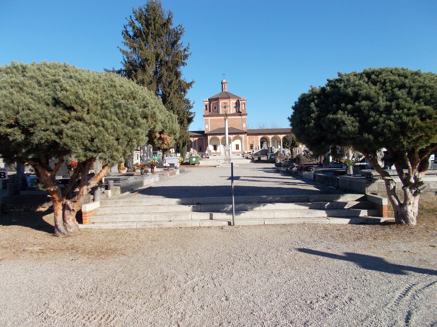 Borgomanero –  Chiusura di tutti i cimiteri