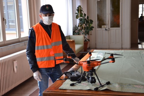 Un drone vigila sul rispetto della quarantena a Borgomanero
