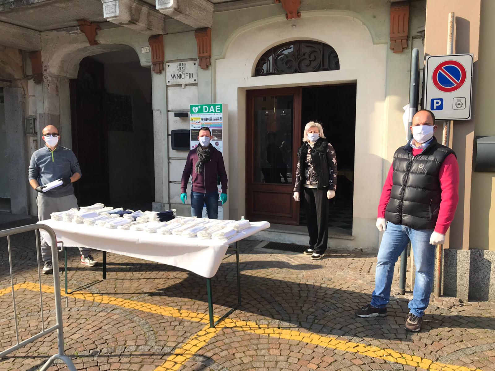 Romagnano, la Proloco distribuisce mascherine fatte a mano