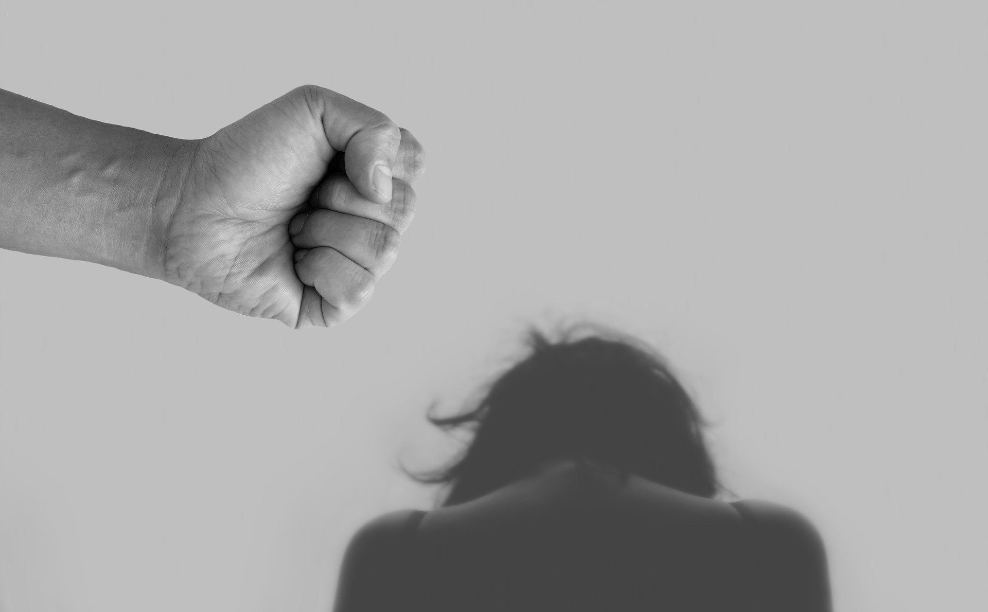 L’app della Polizia Youpol si aggiorna: ora si potranno segnalare anche le violenze domestiche