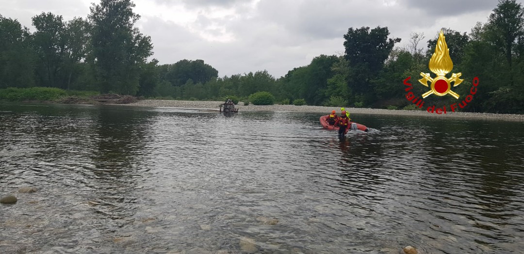 San Nazzaro Sesia, agricoltore bloccato in mezzo al fiume