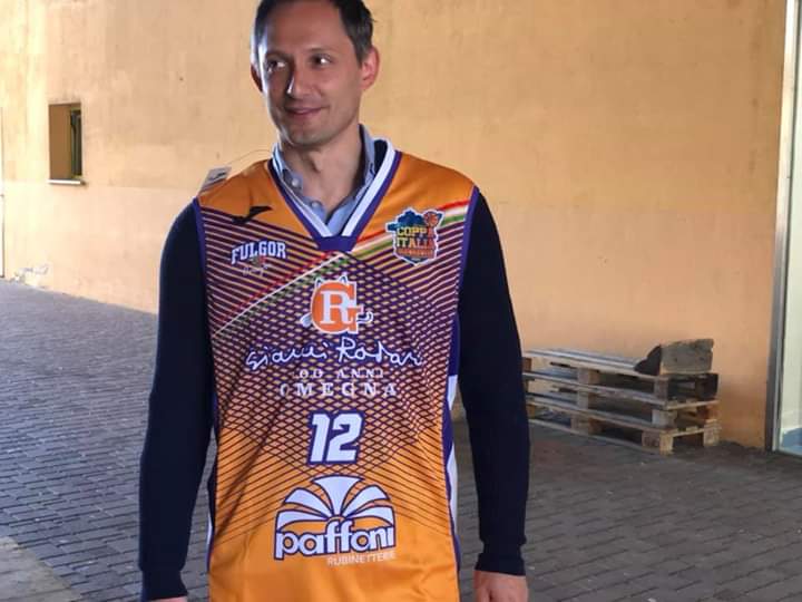 Batte forte il cuore dei tifosi della Fulgor Omegna: le maglie della squadra all’asta per fondo solidale