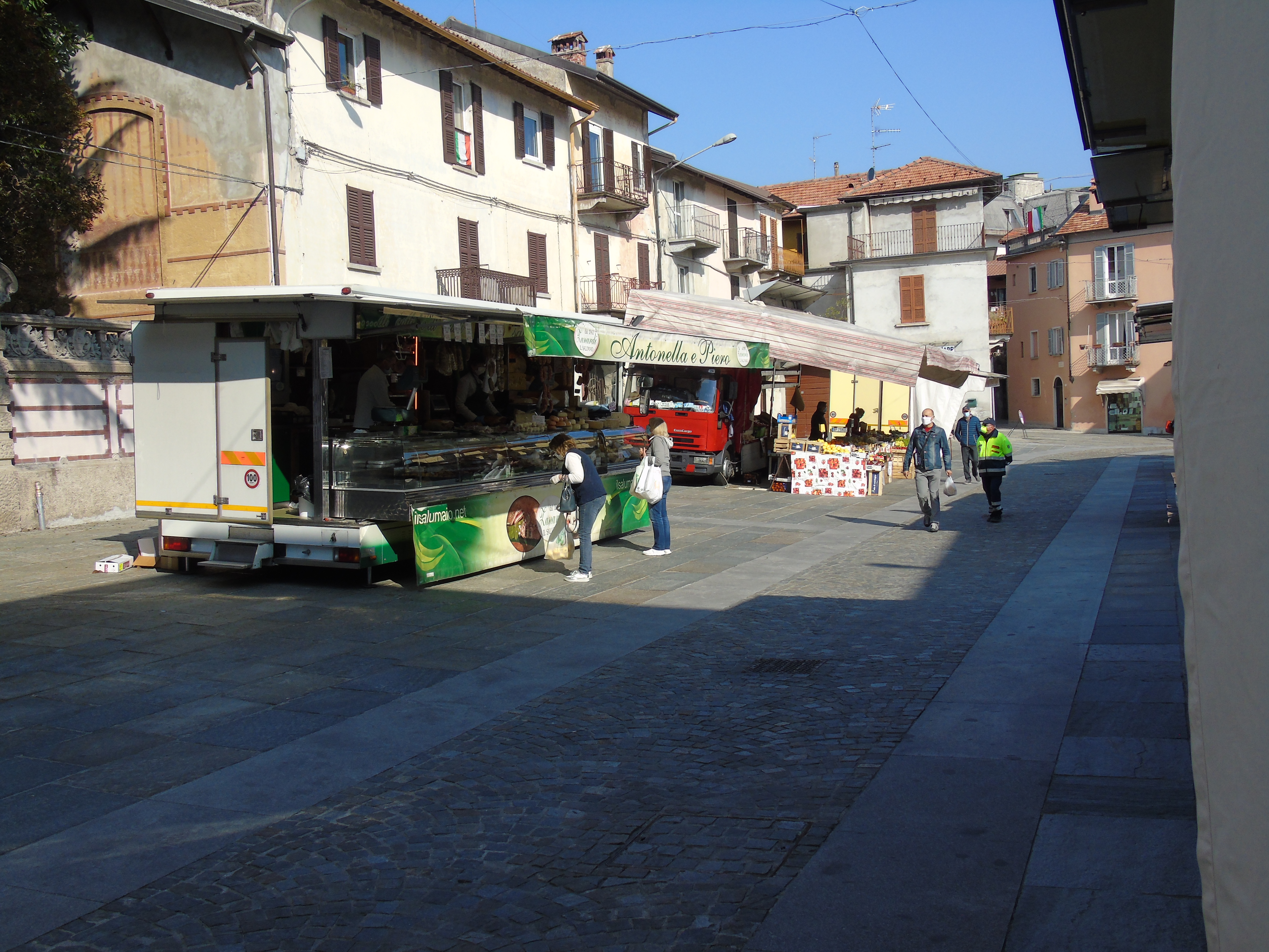 A Gozzano è tornato lo storico mercato settimanale