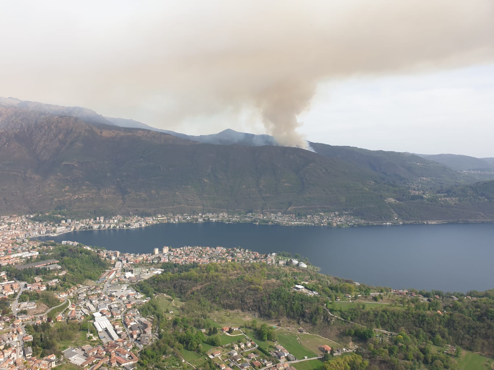Incendio all’alpe Selviana sulle pendici del Mottarone