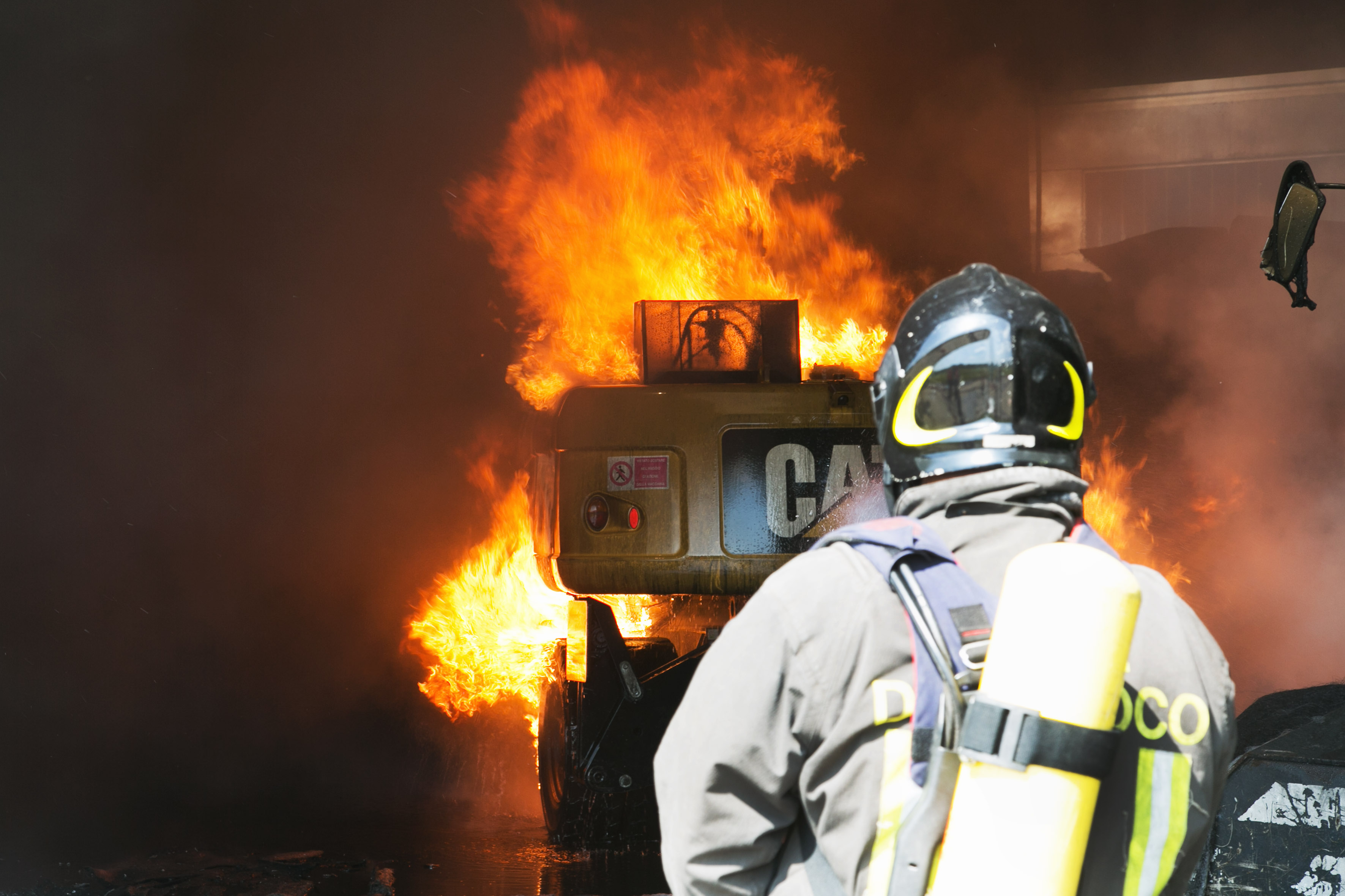 Incendio a Romagnano Sesia: fiamme spente alle 17