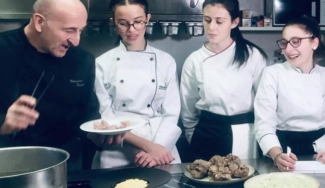 Lo chef Cravero: «Dopo il lockdown il risotto non costerà di più»