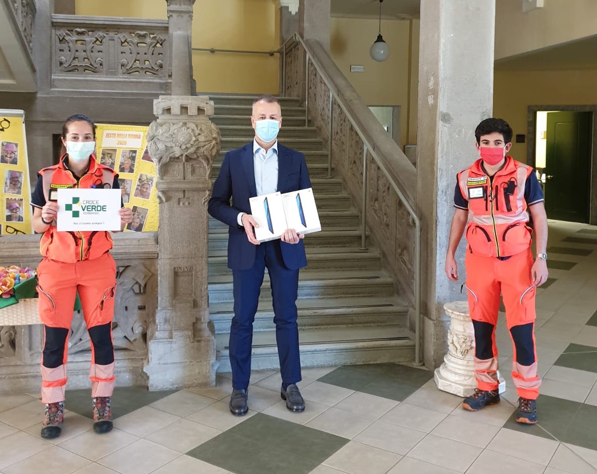 Il progetto “La cura è di casa” dona tablet agli anziani delle Rsa