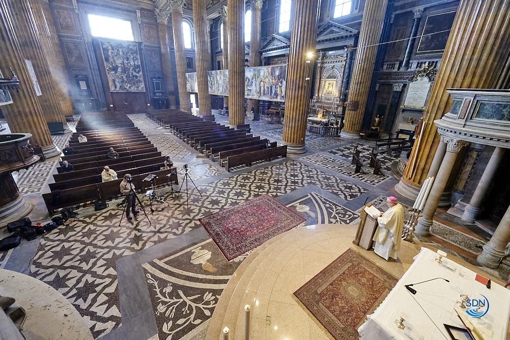 La messa del giovedì santo 2020; cattedrale vuota per il coronavirus