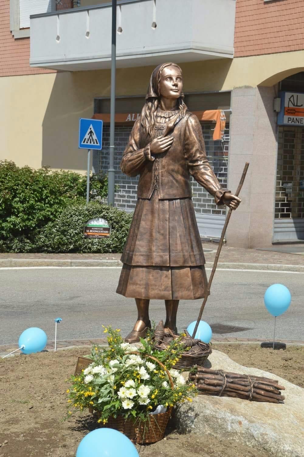 Le dolci “beatine” e un mazzo di fiori per la Beata Panacea