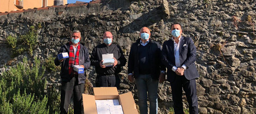 Varallo, nuove mascherine sanitarie grazie a Marco Molino e Carlo Cappelli